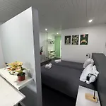 Sea Breeze Apartment *