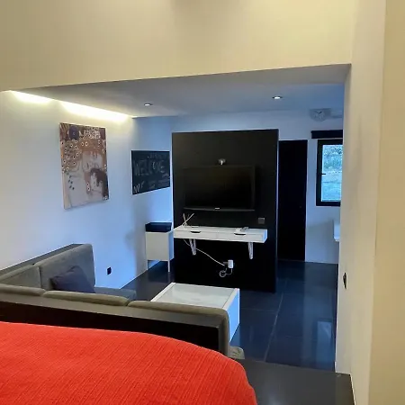 Sea Breeze Apartment *